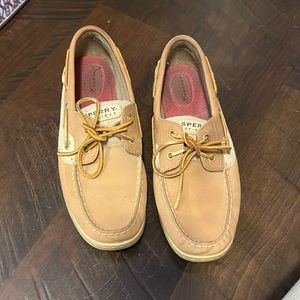 Woman’s Sperry top siders